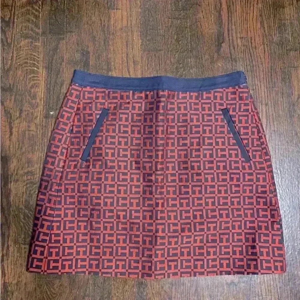Cute Tommy Hilfiger mini skirt size 6